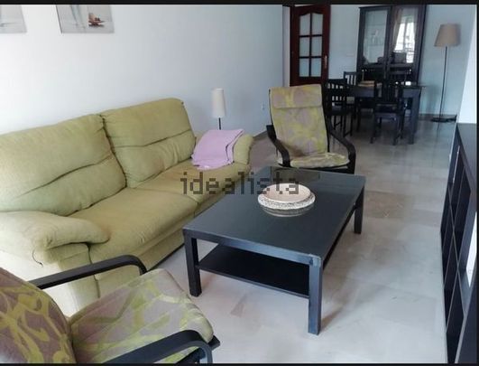 Alquiler de piso en Calle Menéndez Pelayo - Photo 1
