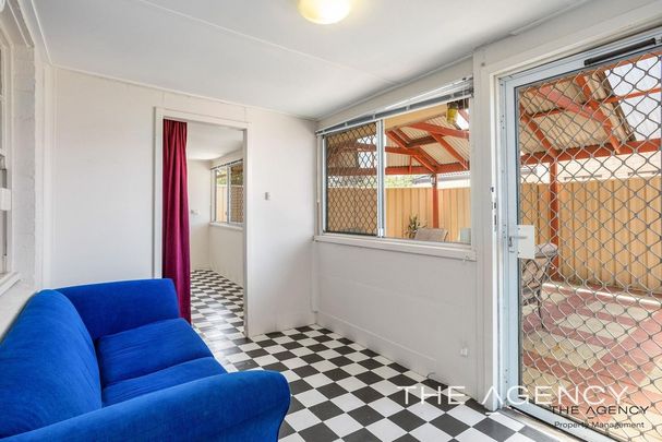 3 Bedroom 1 Bathroom House in Bedford - Photo 1