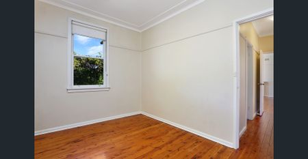 Newly painted Charming Family Home - Photo 4