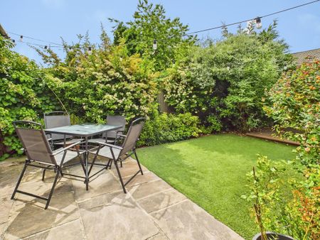 3 bedroom semi-detached house to rent - Photo 4
