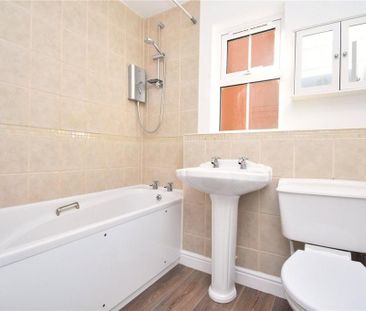 2 bedroom end of terrace house to rent - Photo 4