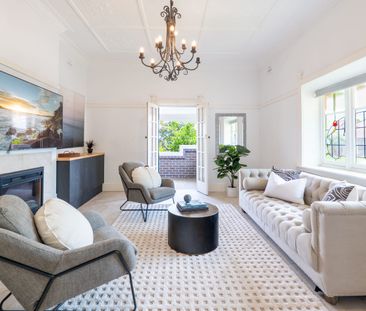 Spacious Five-Bedroom Family Home with Pool in Prime Location - Photo 3