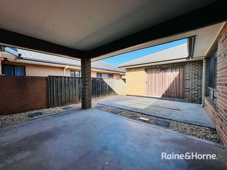 4 Cutter Lane, Sanctuary Lakes, VIC 3030 - Photo 2