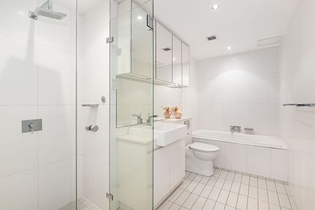 Modern & Spacious Apartment in Prime Cremorne Location - Photo 4