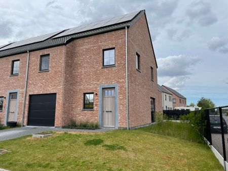 Drie slaapkamer EENGEZINSWONING met garage & tuin - Photo 4