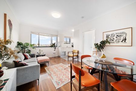 Stylish Two Bedroom Apartment with Undercover Parking in the Heart of Balmain - Photo 3
