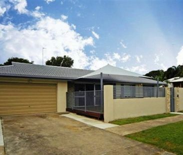 3-Bedroom Home in Central Palm Beach � Walk to Beach and Caf�s - Photo 6