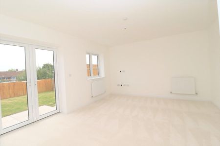 3 bedroom semi-detached house to rent - Photo 3