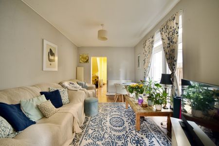 2 Bed Flat, Newport Road, E10 - Photo 3