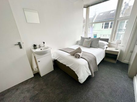 Accommodating House Share in Brighton - Photo 2