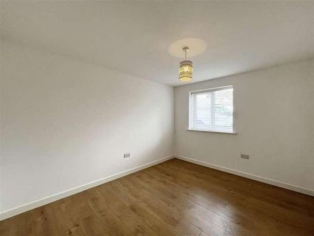 Pentire Crescent, Newquay, TR7 - Photo 2