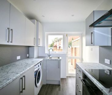 2 bedroom semi-detached bungalow to rent - Photo 4