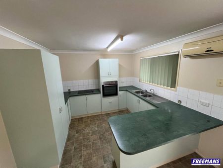 Spacious 3-Bedroom Brick Unit with Courtyard - Photo 3