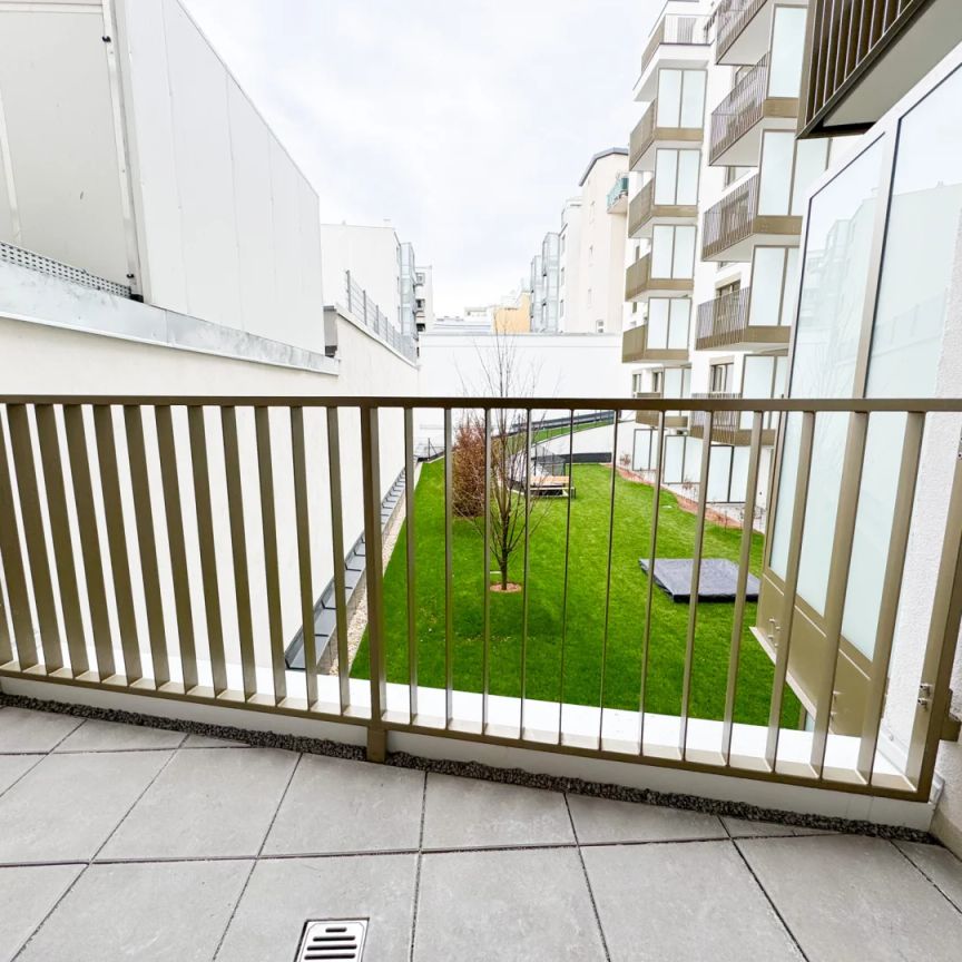 *EINZIGARTIG* HOCH MODERNER ERSTBEZUG mit LOGGIA in ZENTRALER LAGE - Photo 1