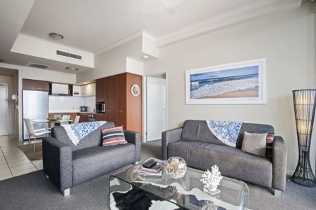 RESORT LIVING IN THE HEART OF SURFERS PARADISE! - Photo 3