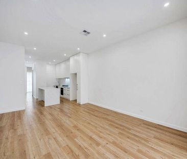 Brand New Terrace Home-stunning oversized kitchen with stone bencht... - Photo 6