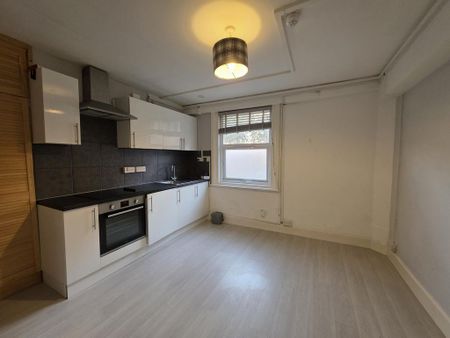 Studio to rent - Photo 2