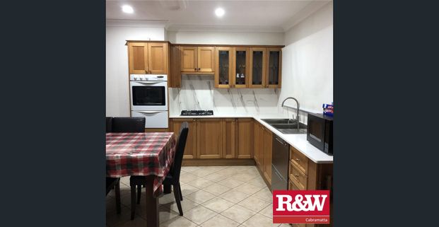 3 bedroom house at Prime location ! - Photo 1