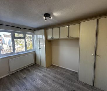 3 bedroom end of terrace house to rent - Photo 4