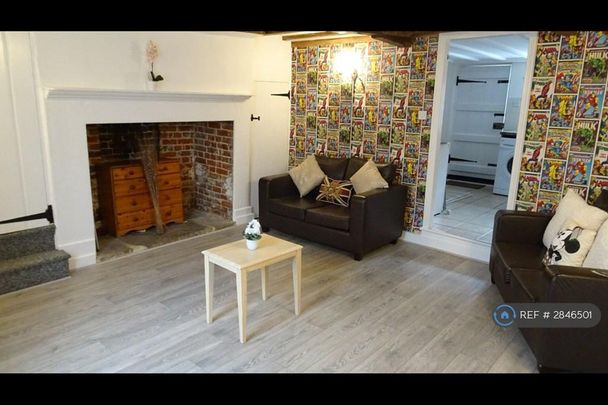 3 bedroom semi-detached house to rent - Photo 1