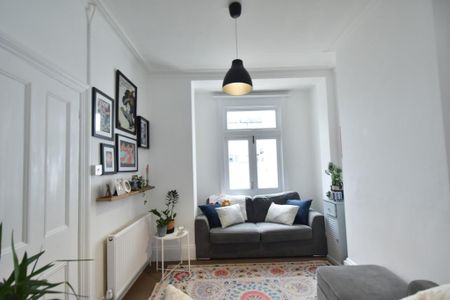 2 bedroom flat to rent - Photo 2