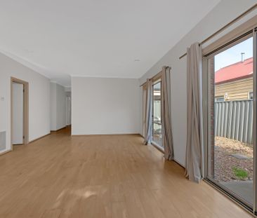 6 Woodruff Place Caroline Springs VIC - Photo 5