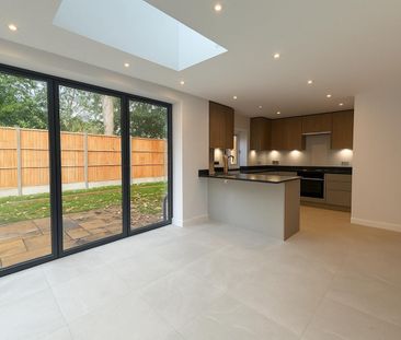 3 bedroom House To Let Total Size: 1045 SQ FT - Photo 6