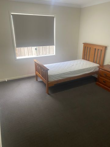 Cranbourne East - Photo 2