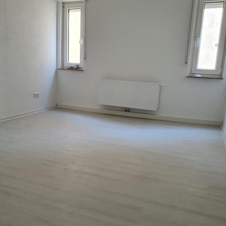 Modern, Helle sanierte 3-Zimmer-Wohnung mit EBK - Photo 1