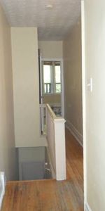 Bright 1-bedroom apartment close to public transit - Photo 4