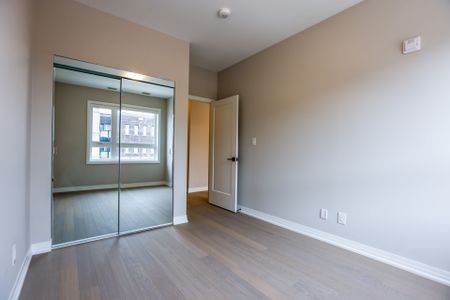 For Lease - 3285 CARDING MILL Trail Unit# 203, Oakville, Ontario - Photo 3