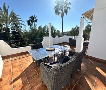 Alquiler de chalet adosado en Calle Sirio - Photo 2