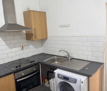 Room in a Shared House, Dickenson Road, M13 - Photo 3