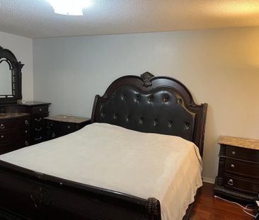 For Lease - 31 Farthingale Crescent, Brampton, Ontario - Photo 4