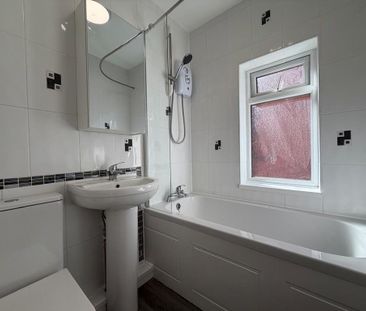 3 bedroom semi-detached house to rent - Photo 3