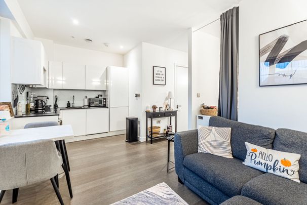 Available unfurnished from 15/12/2025 - Photo 1