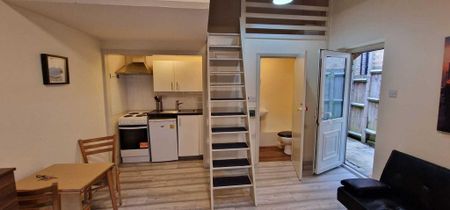 Studio to rent - Photo 2