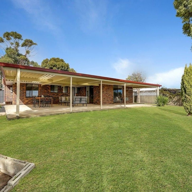 Stylish family home set close to the beach - Photo 1