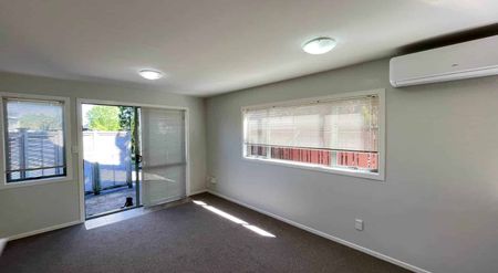 Sunny 1 Bedroom Home! - Photo 3