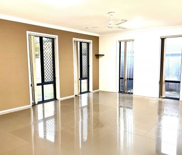 For Lease: Spacious Family Home in Sought-After Parkinson Location - Photo 2