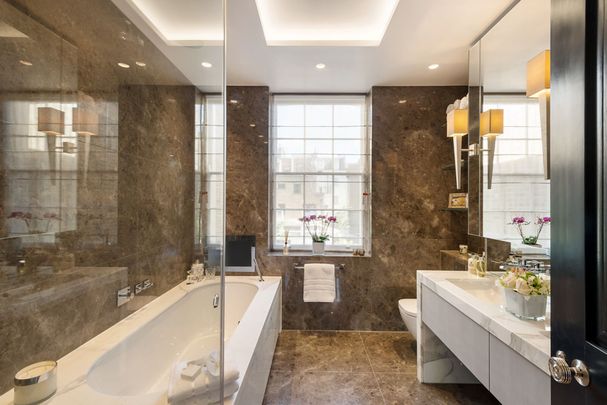 Picturesque, extensively refurbished mews house in the heart of Belgravia - Photo 1
