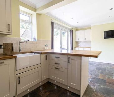 Heol Berry, Gwaelod-y-garth, Cardiff, CF15 - Photo 2