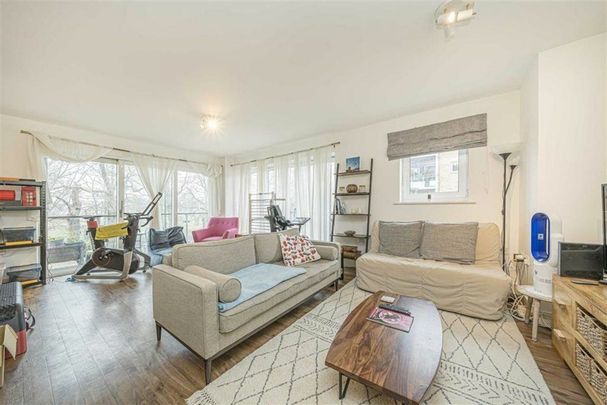 Southcott Road, Teddington, TW11 - Photo 1