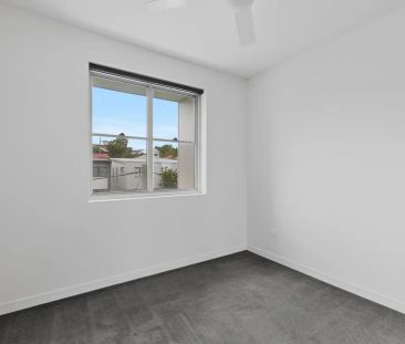 Modern Two Bedroom Apartment with AirCon - Photo 6