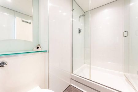 3 bedroom flat to rent - Photo 2