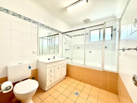 Neat and tidy 3 bedroom home with Split system air conditioning! - Photo 2