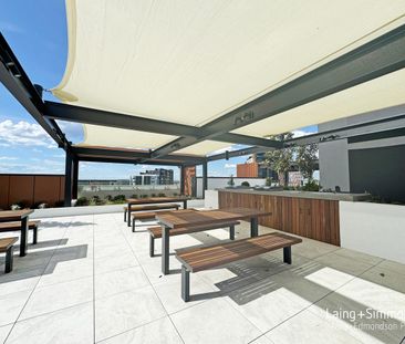 Ultra Modern Apartment - Photo 2