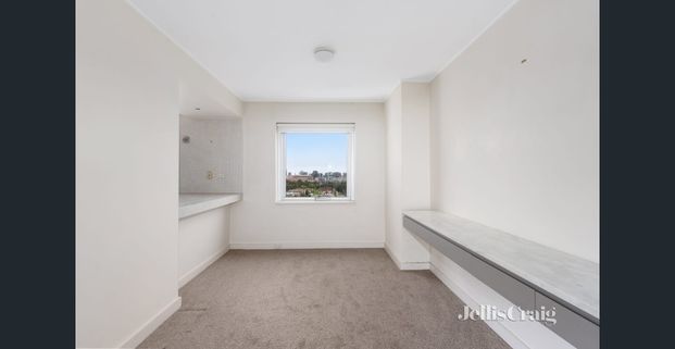 Spacious And Light-Filled Living With City Views - Photo 1