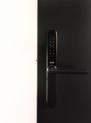 Luxury Apartment - Photo 2