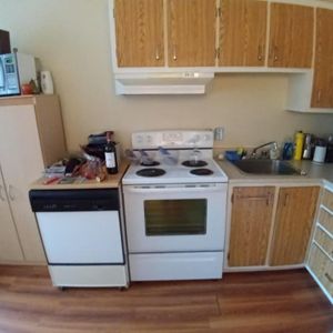 Grand 4 1/2 meublé tout compris sur 2 étages Sous-location - Photo 2